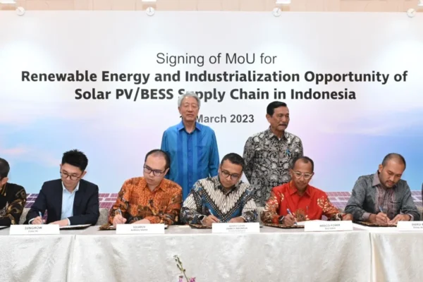 Utomo SolaRUV Gandeng Produsen Global Wujudkan Industrialisasi Rantai Pasok Panel Surya